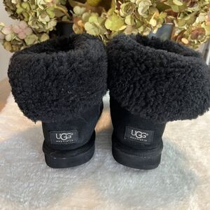 UGG Womens Black Bailey Button Suede Sheepskin Shearling Flat Boots 5803 Size 8